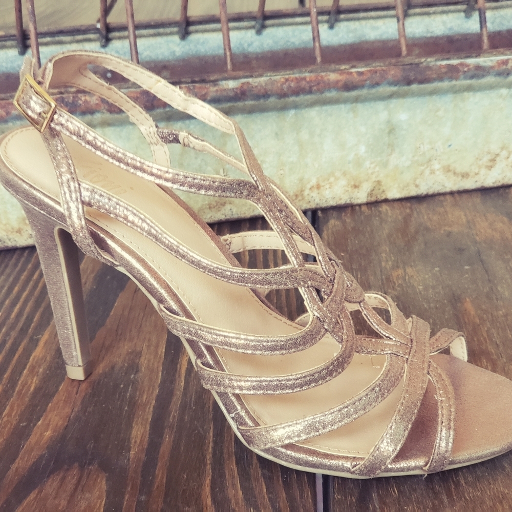New! Fioni Champagne Heel - Picture 8 of 8